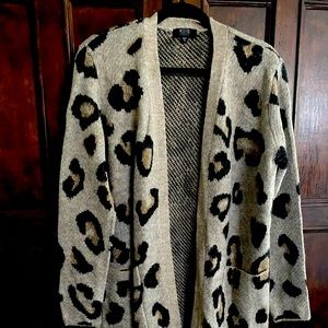 Modern Canvas Cheetah Print Shawl with pockets size S, Never Worn